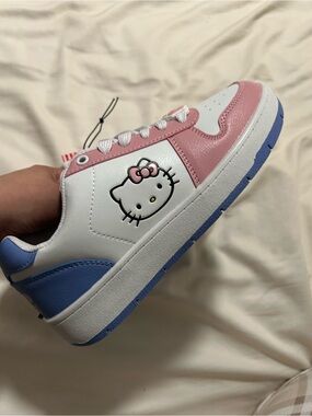 NWT Hello Kitty White Pink Blue Court-Style Sneaker women size 7